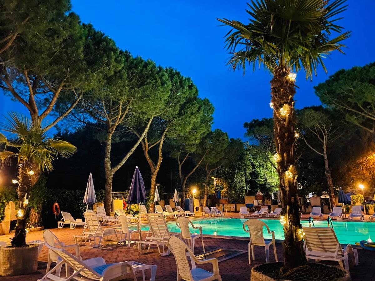 Camping Village Punta Navaccia ตัวโร ซุล ตราซิเมโน ภายนอก รูปภาพ