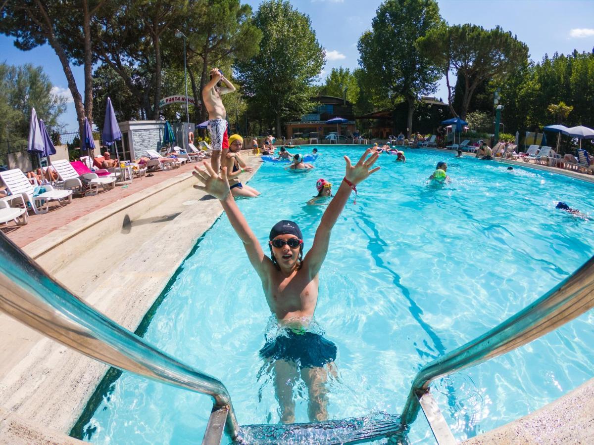 Camping Village Punta Navaccia ตัวโร ซุล ตราซิเมโน ภายนอก รูปภาพ